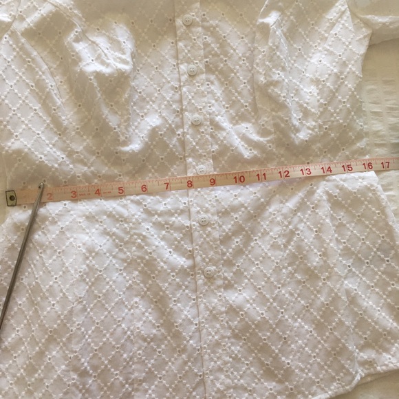 Broderie White Buttonup - Picture 2 of 5